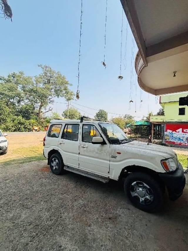 https://images10.gaadi.com/usedcar_image/4348799/original/processed_42ff3ae3-4c38-4736-ad78-4c06244714df.jpeg?imwidth=6400