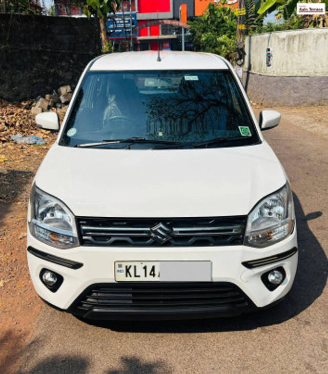 https://images10.gaadi.com/usedcar_image/4348809/original/c5c316839b4b29a4c31abcdd5a9c486f.jpg?imwidth=6400