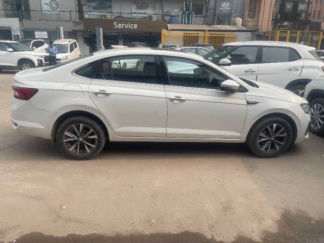 https://images10.gaadi.com/usedcar_image/4348866/original/a5076f252b0341037880f1bbbf764c2a.jpeg?imwidth=6402