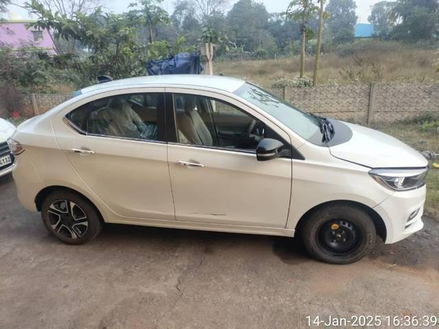 https://images10.gaadi.com/usedcar_image/4348903/original/processed_cd462195-1c81-49f0-b5da-4252a498a423.jpg?imwidth=6402