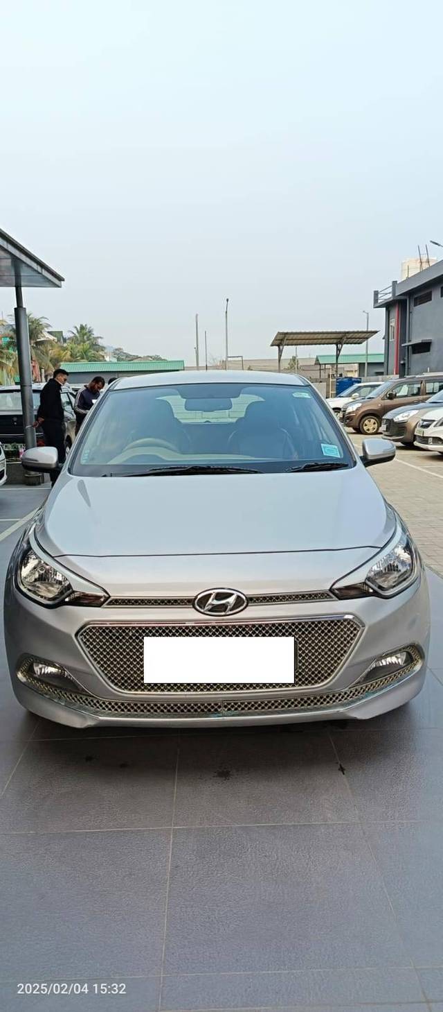 https://images10.gaadi.com/usedcar_image/4348958/original/processed_c9385b9f9ff5818b0c66812bdc3d9407.jpg?imwidth=6400