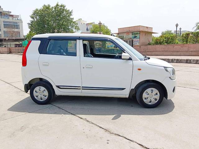 https://images10.gaadi.com/usedcar_image/4348977/original/processed_ffaa029b67694a5203a793c9d2b96735.jpg?imwidth=6401