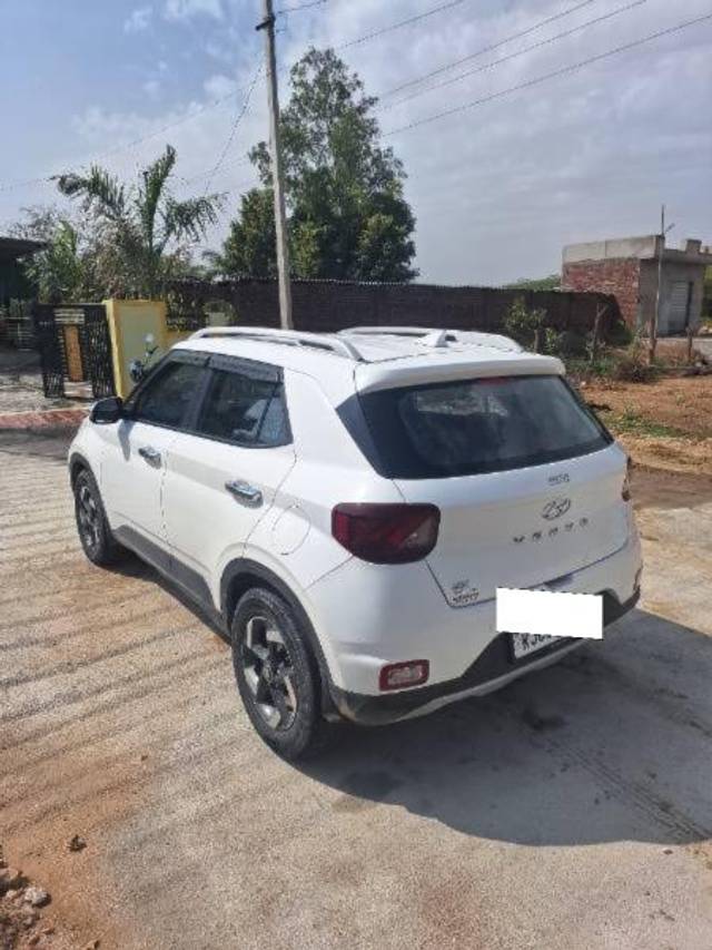 https://images10.gaadi.com/usedcar_image/4349141/original/processed_5b439c45-7bb1-47f2-9e50-c286bab6f591.jpg?imwidth=6400