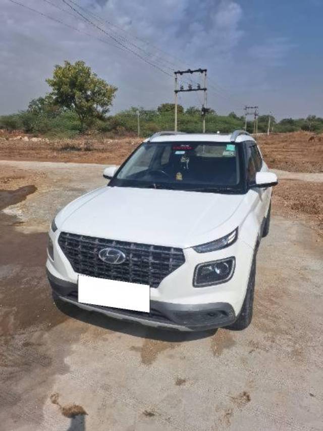 https://images10.gaadi.com/usedcar_image/4349141/original/processed_60fe30e6-d16f-4f00-a437-2bb4c521af03.jpg?imwidth=6401