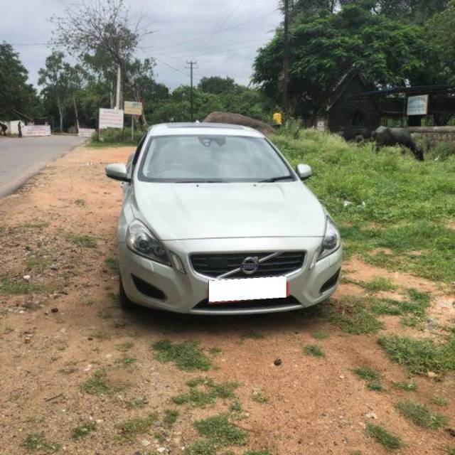 https://images10.gaadi.com/usedcar_image/4349167/original/401eb3b043efaa83ca156ab640b97de3.jpg?imwidth=6402