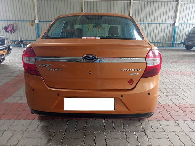 https://images10.gaadi.com/usedcar_image/4349208/original/processed_54e2a0268bab8461a234c9ee0e222ddc.jpg?imwidth=6402