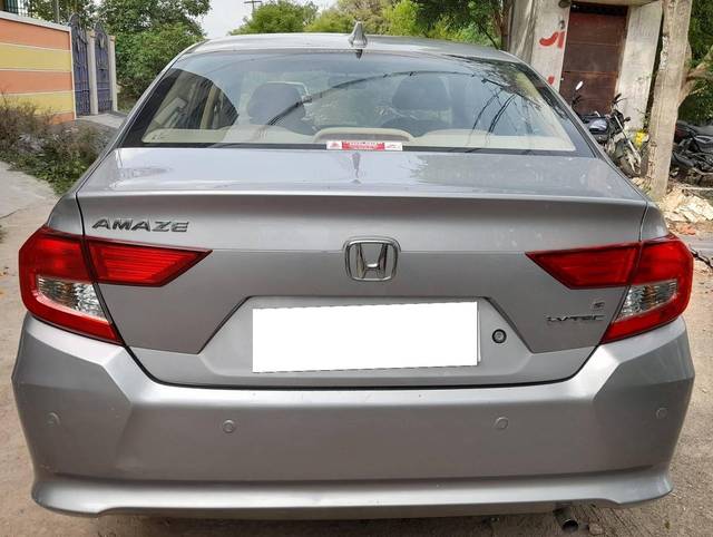 https://images10.gaadi.com/usedcar_image/4349225/original/processed_b21d18e260d7d25591e244e7e4d075e5.jpg?imwidth=6402