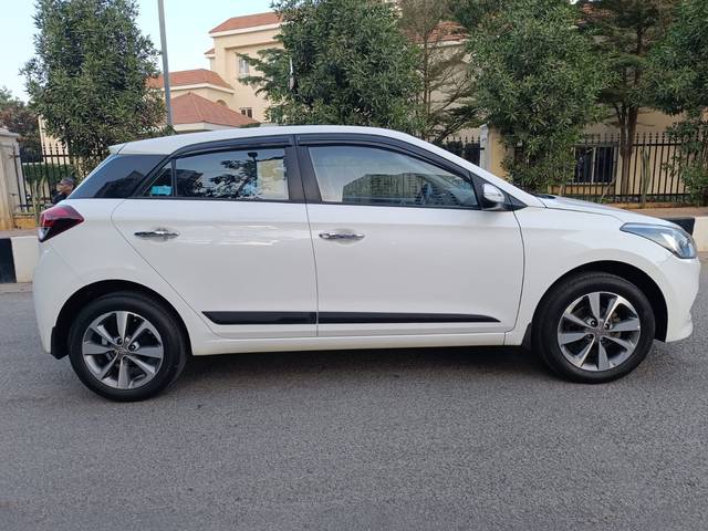 https://images10.gaadi.com/usedcar_image/4349374/original/e1a5571fb3065c23bab2a03e3ccc2e83.jpg?imwidth=6401