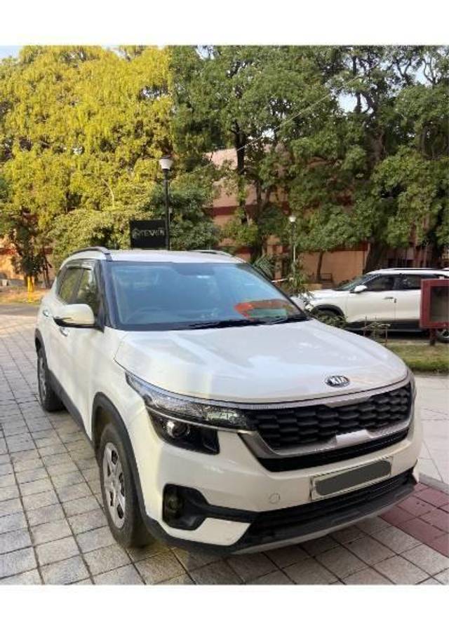 https://images10.gaadi.com/usedcar_image/4349463/original/processed_f685b97e-d387-4782-a7c8-0ef159188bac.jpg?imwidth=6400