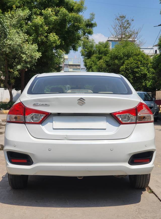 https://images10.gaadi.com/usedcar_image/4349469/original/processed_f560ce3e3d18e2122bb6bc5af69b616a.jpg?imwidth=6402