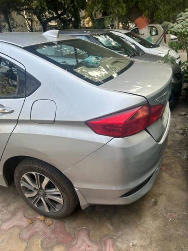 https://images10.gaadi.com/usedcar_image/4349479/original/c5e0a22d613e7788029f53e203a3b1f8.jpg?imwidth=6402