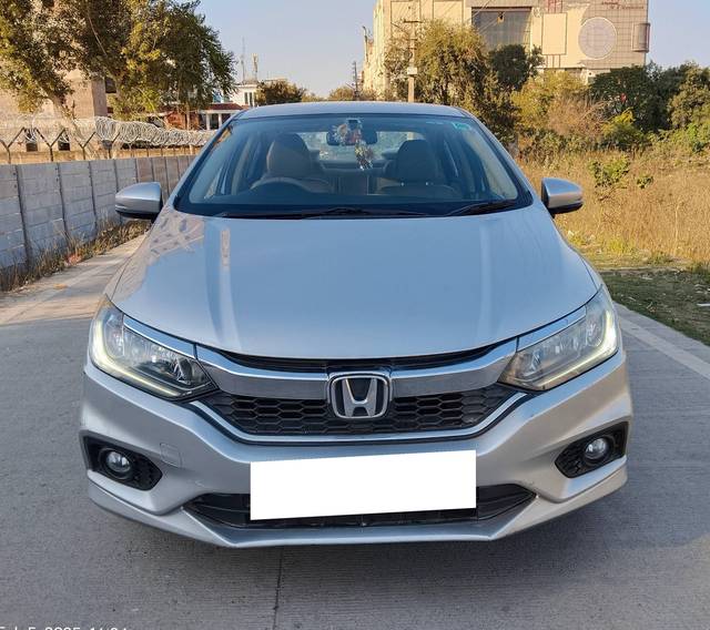 https://images10.gaadi.com/usedcar_image/4349526/original/processed_8206064396d5301fc7df6da10d360541.jpg?imwidth=6402