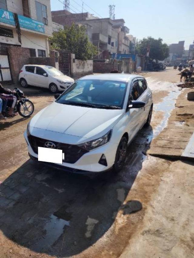 https://images10.gaadi.com/usedcar_image/4349527/original/processed_1ec18b8b-7153-4443-9cb8-750e8a202407.jpeg?imwidth=6401