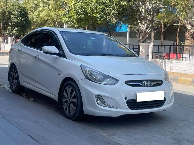 https://images10.gaadi.com/usedcar_image/4349642/original/processed_693dec9b831c288f84b562f9a37b2bda.jpg?imwidth=6400