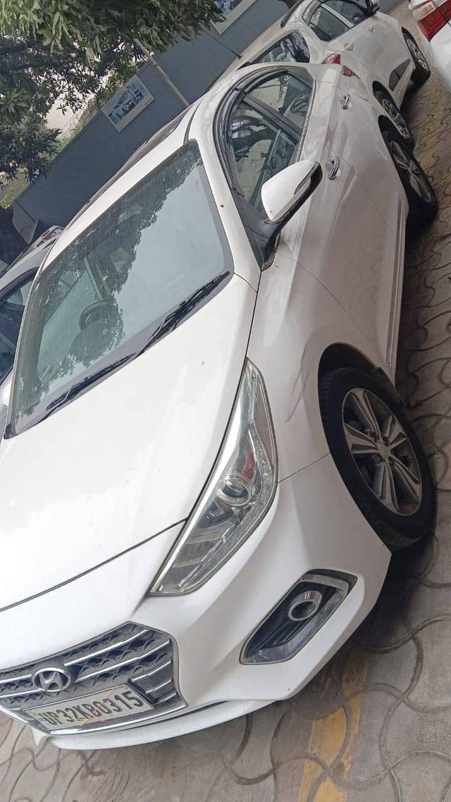 https://images10.gaadi.com/usedcar_image/4349687/original/processed_9c7d78b08488b50bb009cfd1e9b426b0.jpg?imwidth=6402