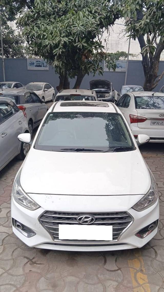 https://images10.gaadi.com/usedcar_image/4349687/original/processed_d4eab8793cd84dc577efebf7de1e3372.jpg?imwidth=6400