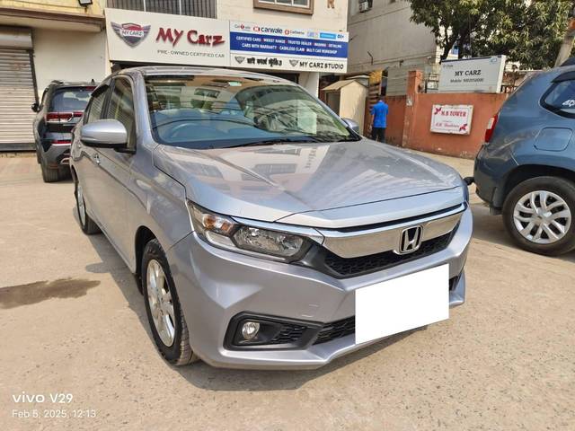 https://images10.gaadi.com/usedcar_image/4349689/original/processed_da9fde5fdd74546787fde7b3c9d65e51.jpeg?imwidth=6400