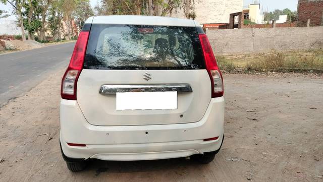 https://images10.gaadi.com/usedcar_image/4349717/original/processed_433c380980cc4b709a6bcb761b562110.jpg?imwidth=6401