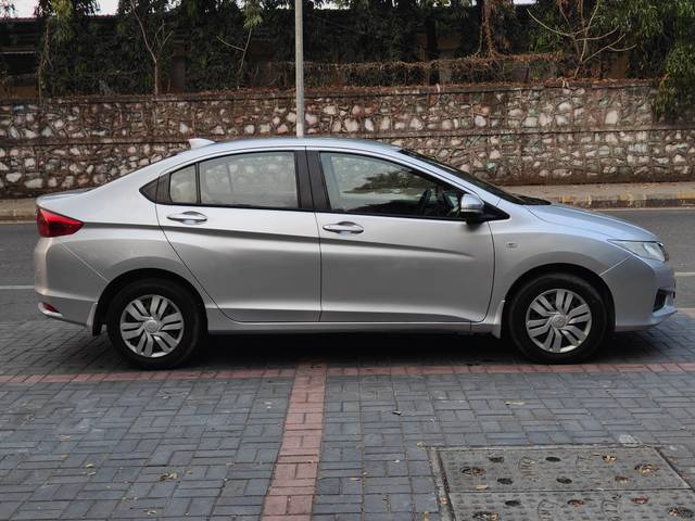 https://images10.gaadi.com/usedcar_image/4349754/original/dd83c9a05aaedbd04d5b42b66b021a95.jpg?imwidth=6401