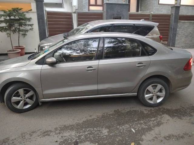 https://images10.gaadi.com/usedcar_image/4349813/original/428830f8a1f7a5e62ae90b653e9f9eb8.jpeg?imwidth=6402