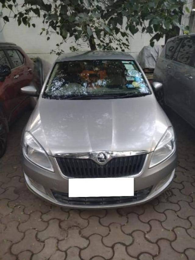 https://images10.gaadi.com/usedcar_image/4349813/original/c5029c3cd9aeee2254491ad1711b2b7b.jpeg?imwidth=6400