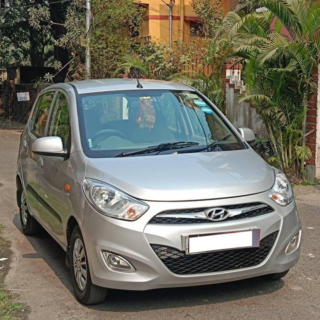 https://images10.gaadi.com/usedcar_image/4349840/original/processed_e1f39b4e9106b9492739277a89431bf5.jpg?imwidth=6400