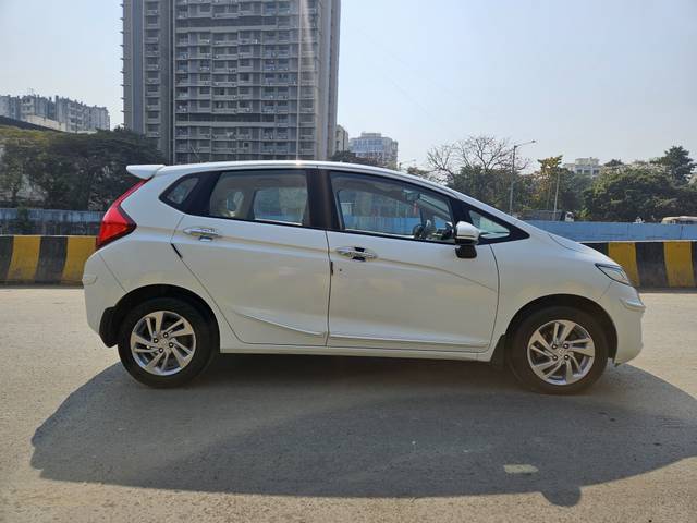 https://images10.gaadi.com/usedcar_image/4349849/original/a2f0469fcc34757f5d56584feb426c7c.jpg?imwidth=6401