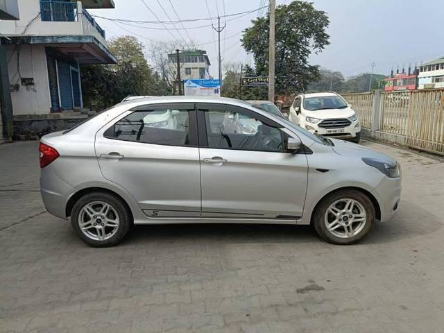 https://images10.gaadi.com/usedcar_image/4350077/original/processed_0ce2d38a-2419-444c-b275-62fb5bee7701.jpg?imwidth=6401