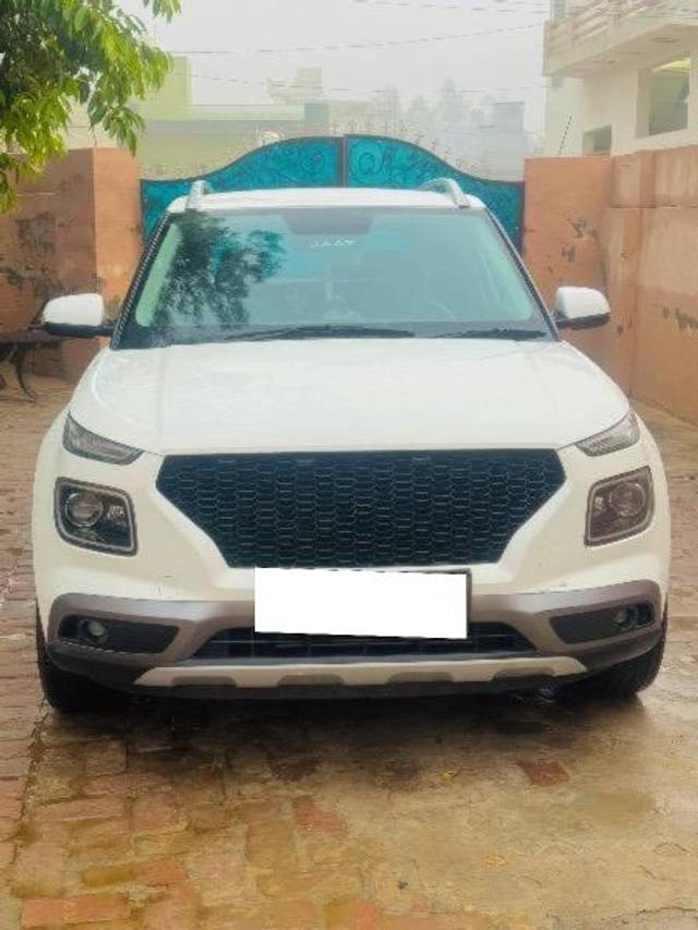 https://images10.gaadi.com/usedcar_image/4350104/original/processed_672ed911-5bb4-47fc-96e8-015774b11e3b.jpeg?imwidth=6402