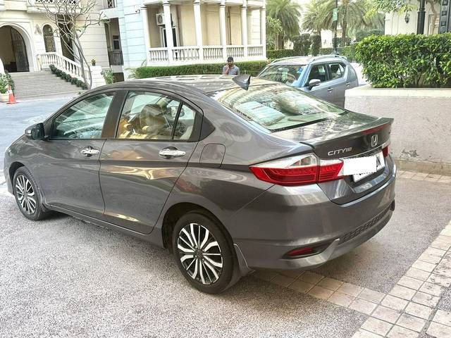 https://images10.gaadi.com/usedcar_image/4350126/original/processed_5a3a2e089ee87af787d64c089777bd94.jpg?imwidth=6401