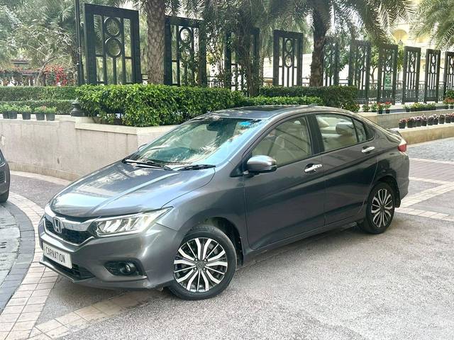 https://images10.gaadi.com/usedcar_image/4350126/original/processed_fa78807e8ecbb0bf99347204f3ce29fb.jpg?imwidth=6402