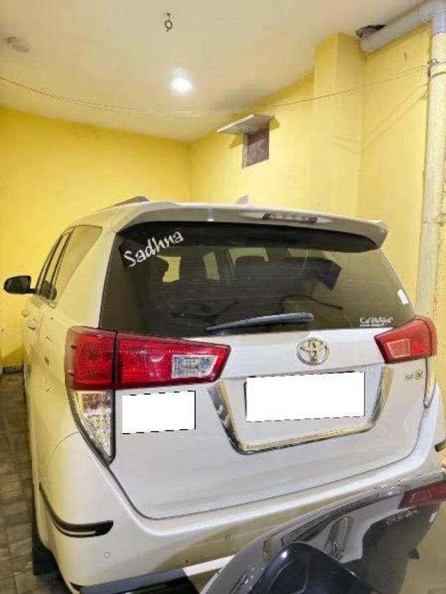 https://images10.gaadi.com/usedcar_image/4350215/original/processed_9a4bb89d-6427-4f53-9244-4b305eb72802.jpeg?imwidth=6400