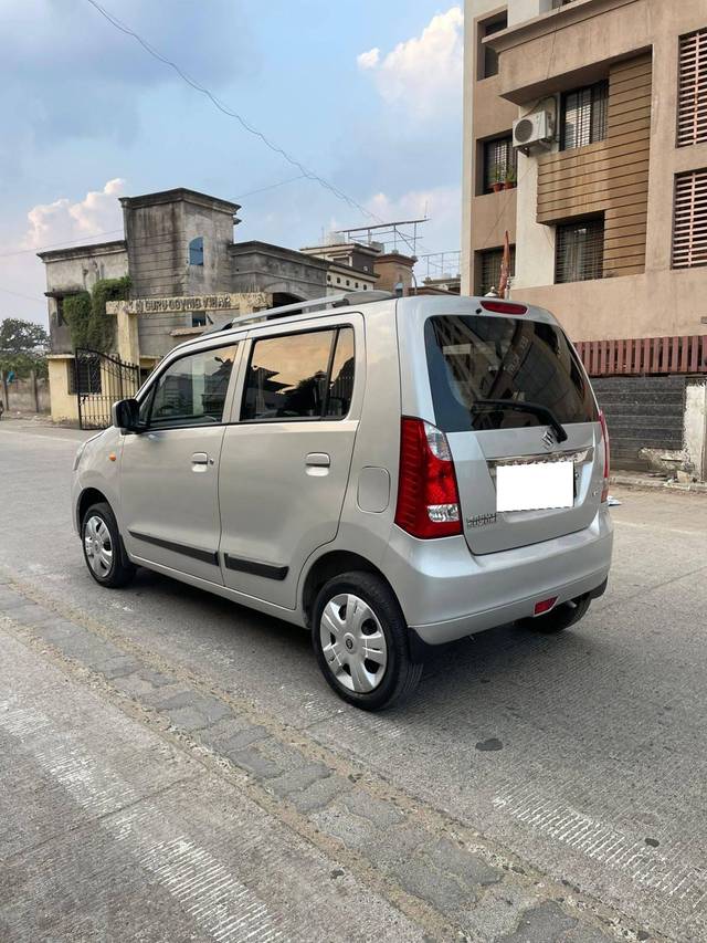 https://images10.gaadi.com/usedcar_image/4350286/original/processed_4ff68f93653d95068653ac0b0c3084b6.jpg?imwidth=6402