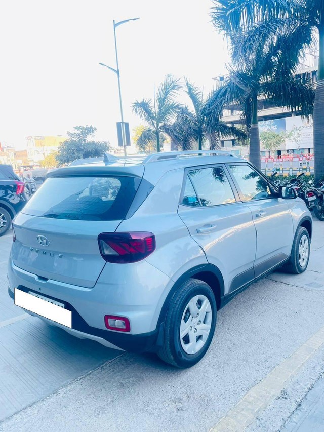 Second-hand 2021 Hyundai Venue S Plus for sale in Rajkot-8