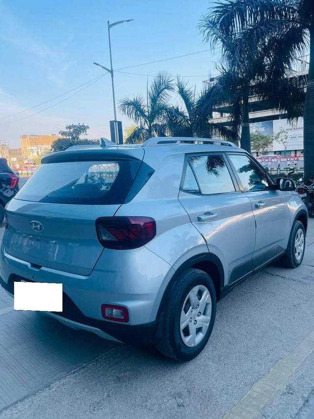 Second-hand 2021 Hyundai Venue S Plus for sale in Rajkot-7