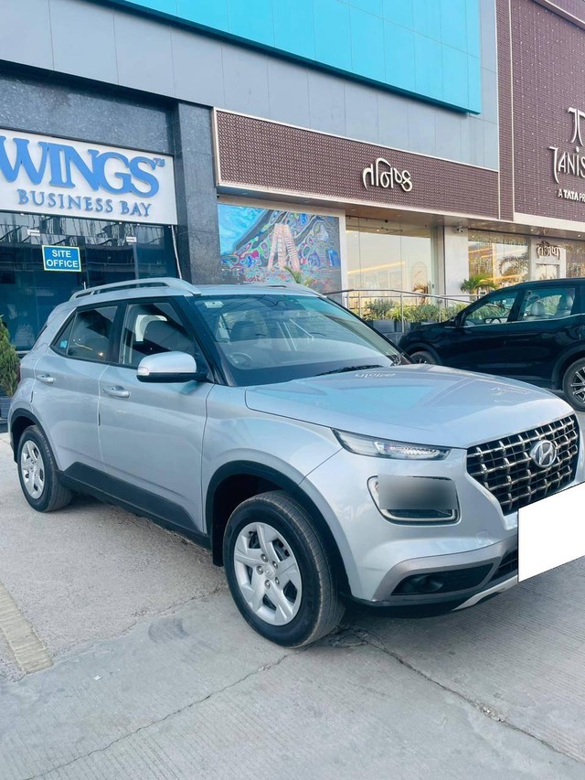 Second-hand 2021 Hyundai Venue S Plus for sale in Rajkot-5