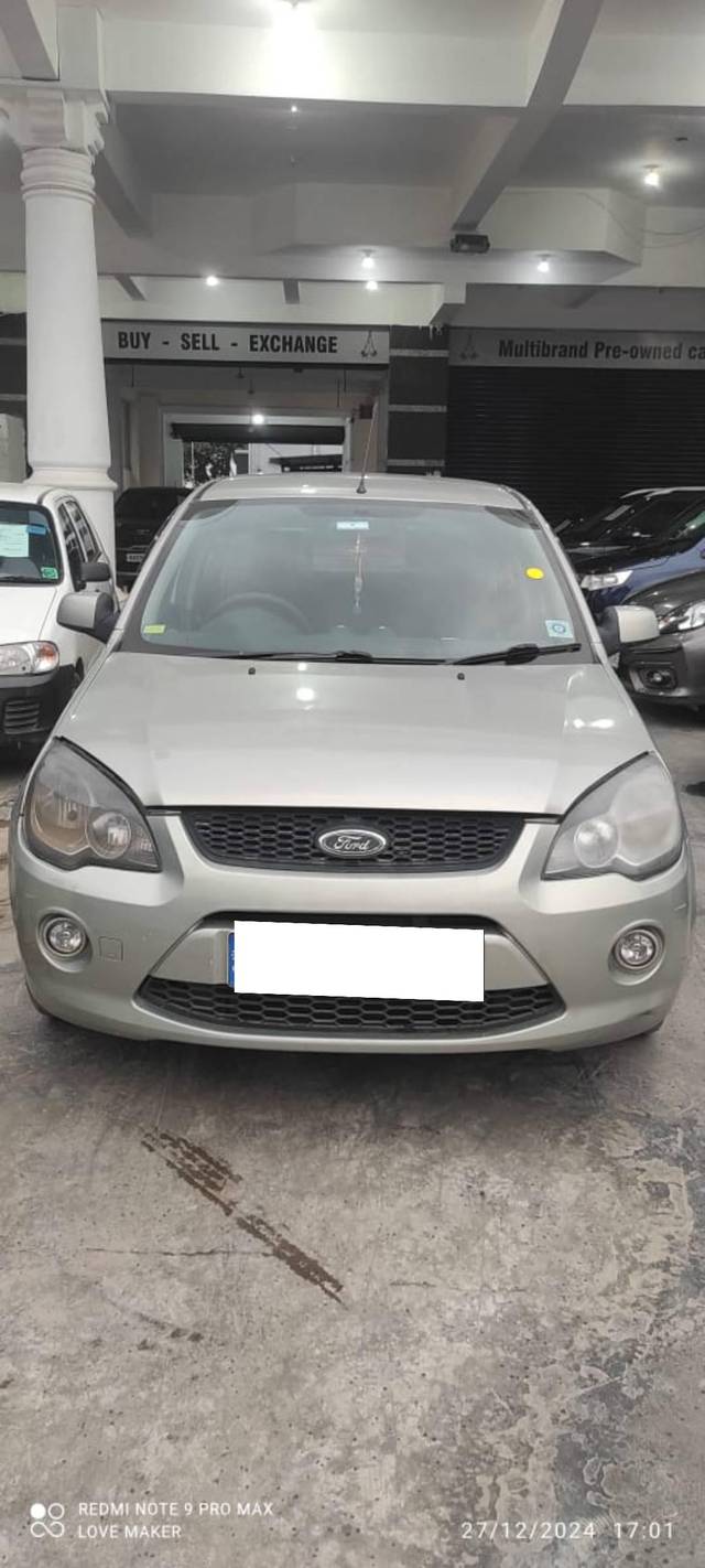 https://images10.gaadi.com/usedcar_image/4350528/original/processed_b1f02e4edfa7bc714a988f7af80b86a3.jpg?imwidth=6401