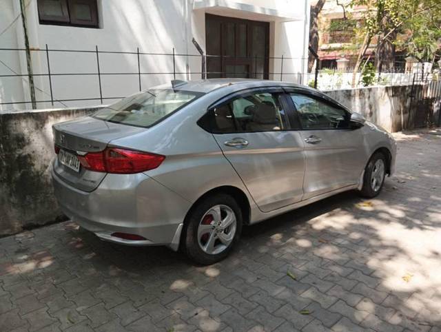 https://images10.gaadi.com/usedcar_image/4350578/original/processed_052e1946-d967-49df-b0b2-2f0592d7fba8.jpg?imwidth=6401