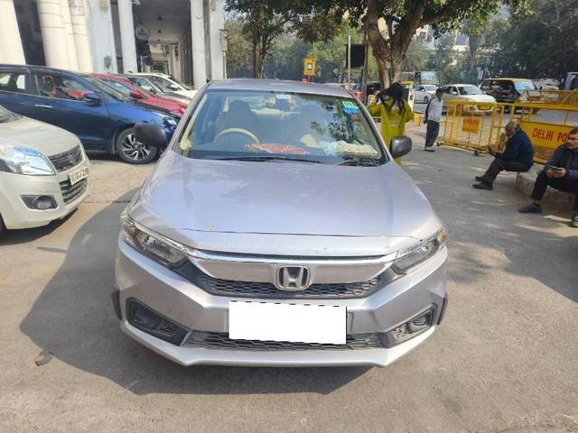 https://images10.gaadi.com/usedcar_image/4350676/original/6f171daa1d3e031cc6d9d16c192ffc89.jpg?imwidth=6400