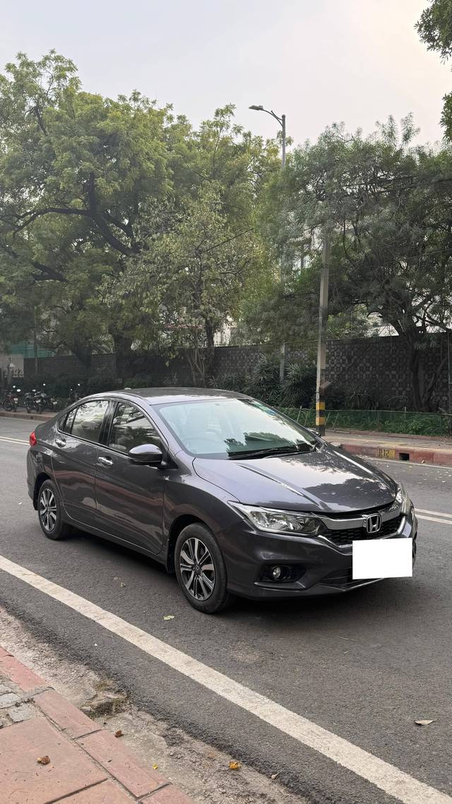 https://images10.gaadi.com/usedcar_image/4350743/original/processed_2b1127d430881660302da3c49981563e.jpg?imwidth=6400