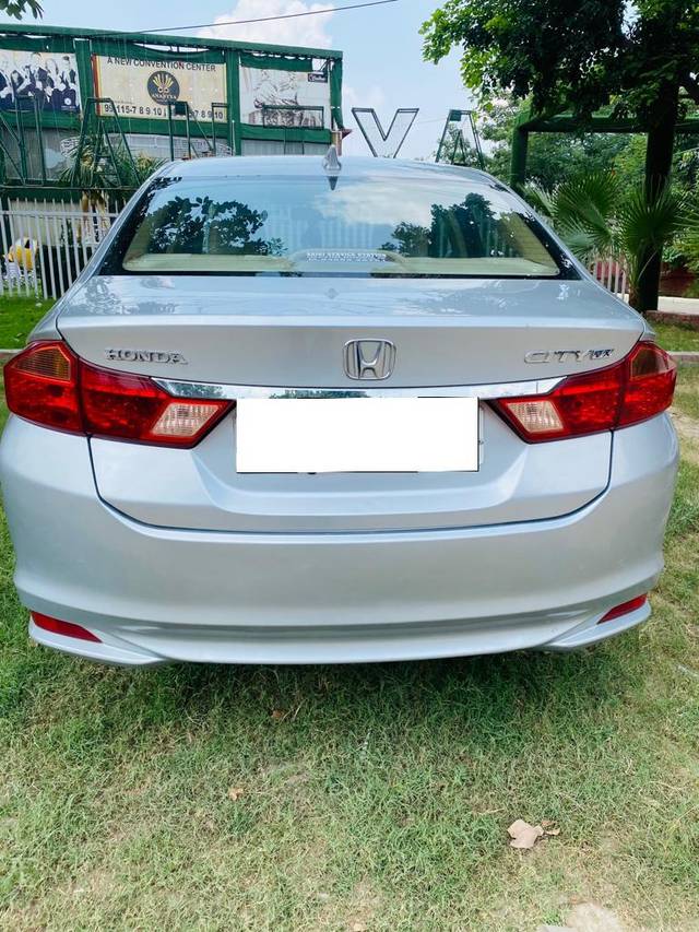 https://images10.gaadi.com/usedcar_image/4350778/original/processed_9c986651cfa2e8e041e5314d7fb46ac4.jpg?imwidth=6401