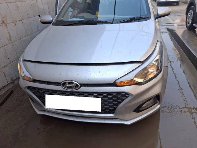 https://images10.gaadi.com/usedcar_image/4350836/original/1a13ff099d0523bcc07f8764670a0f58.jpg?imwidth=6400