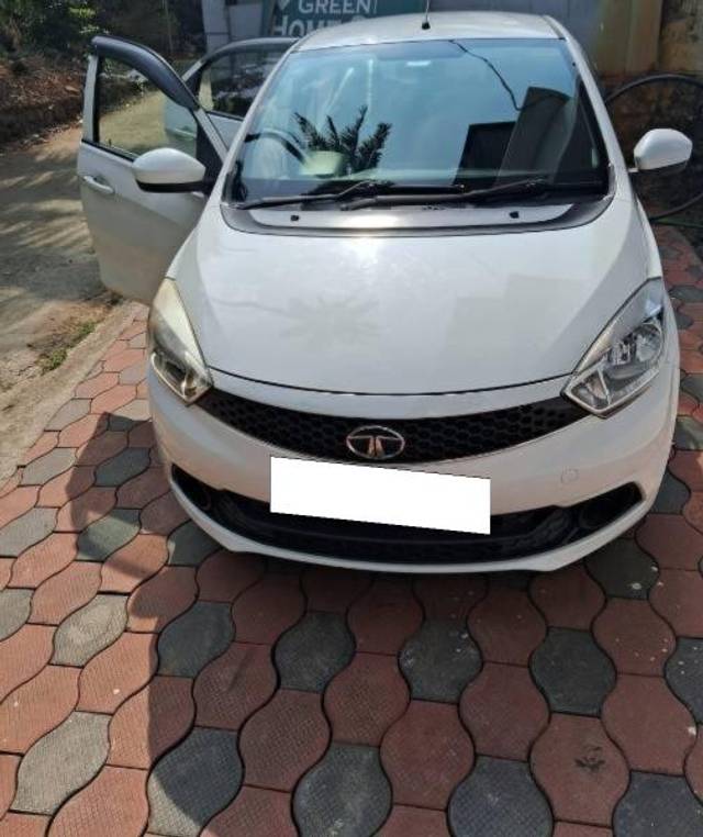 https://images10.gaadi.com/usedcar_image/4350848/original/processed_3a4d6960-7ee9-42c9-ab3c-48dcd1043a71.jpg?imwidth=6400