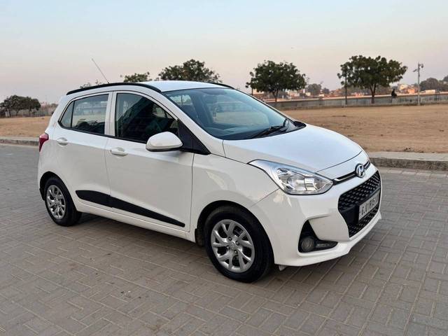 https://images10.gaadi.com/usedcar_image/4350854/original/processed_processed_27df3e2dbf80efd384d2f01800b636ba.jpg?imwidth=6400