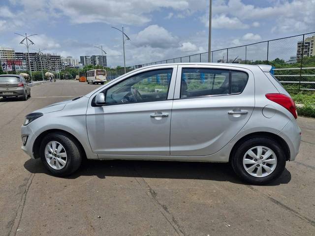 https://images10.gaadi.com/usedcar_image/4350877/original/processed_2ca793d79b95cc44a6852bd0d067aa6f.jpg?imwidth=6402