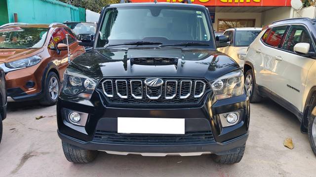 https://images10.gaadi.com/usedcar_image/4350895/original/processed_bfc72a47519bbf1f5005391ee1b3b686.jpg?imwidth=6400