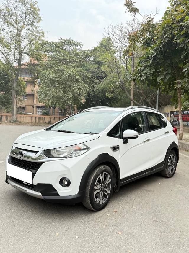 https://images10.gaadi.com/usedcar_image/4350911/original/processed_0d5e40ab3e971e7621c1ab4f508e8f9b.jpg?imwidth=6400