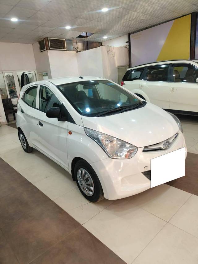 https://images10.gaadi.com/usedcar_image/4350935/original/processed_49fb7142a40476b00fb445011f223ee9.jpg?imwidth=6400