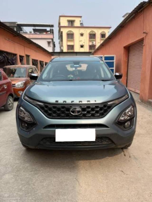 https://images10.gaadi.com/usedcar_image/4350949/original/processed_76e9e9e2-068f-40d6-bd04-fff15de2988e.jpg?imwidth=6401