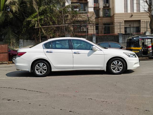 https://images10.gaadi.com/usedcar_image/4350957/original/f5fce35ce89a86e92eac15584f12da00.jpg?imwidth=6401